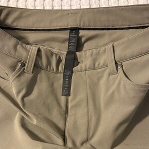 lululemon athletica Men's Chinos in Olive/Taupe